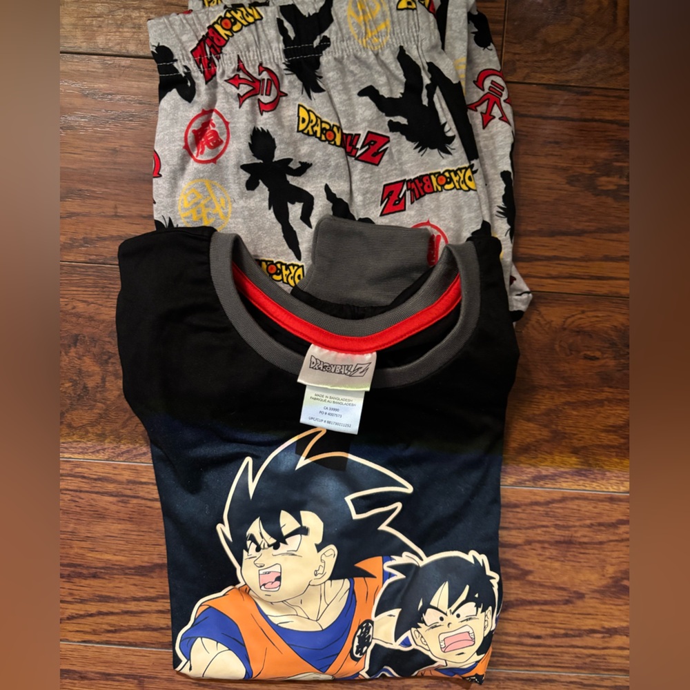 Dragonball Z Pajama Set - Boys Size 10/12
Brand New.